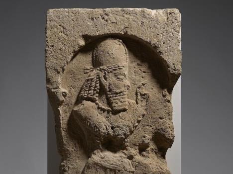 سنگ نگاره ساسانی احیانا متعلق به یک بزرگ زاده است