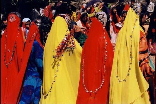 فراخوان مدرن سازی پوشش های سنتی