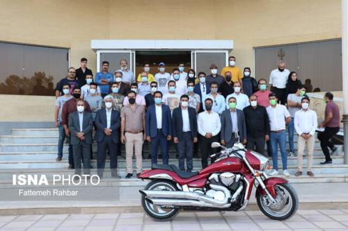 دورهمی خودرو های کلاسیک به بهانه هفته گردشگری در یزد