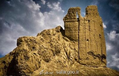 ریزش بخشی از قلعه هزاره میناب براثر بارندگی های اخیر