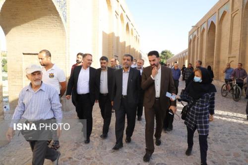 کسی از اینجا بیفتد بمیره، قاتل او منم