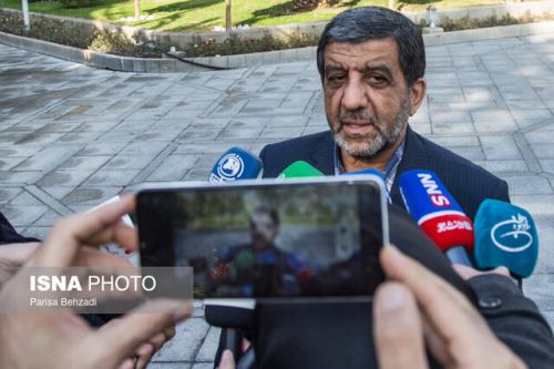 ضرغامی: پای فردوسی پور ایستاده ام