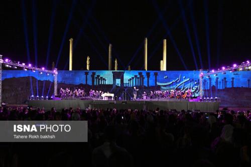 واکنش ضرغامی به حاشیه های اجرای کنسرت در تخت جمشید