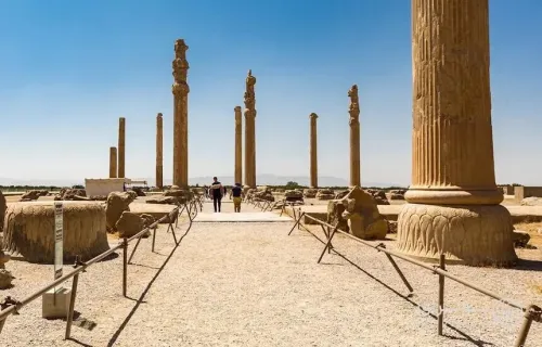 سند مالکیت کاخ آپادانا و موزه میراث فرهنگی شوش اهدا شد