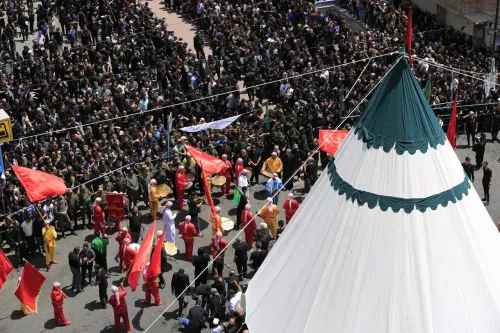 مراسم هایی فراتر از عزاداری عاشورا در گوشه وکنار ایران