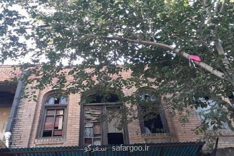 نگرانی برای حیات سرای فرد شیشه، به جای ابرو، چشمش را كور كردند