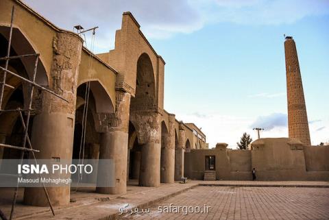 مسجدی كهنسال با ستون هایی به شیوه كاخ های ساسانی