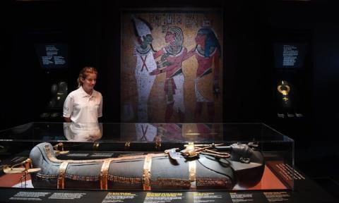 گنجینه فرعون طلایی به لندن رسید