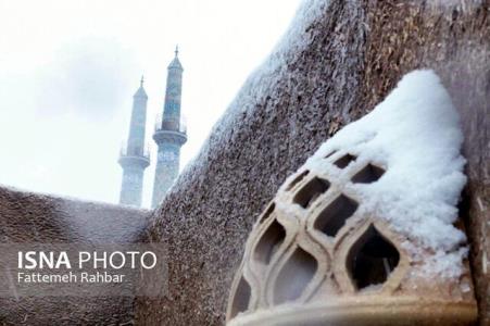 رخت سفید بر تن تنها بافت خشتی زنده جهان