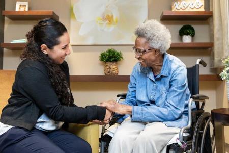 پرستار متخصص برای بیمار